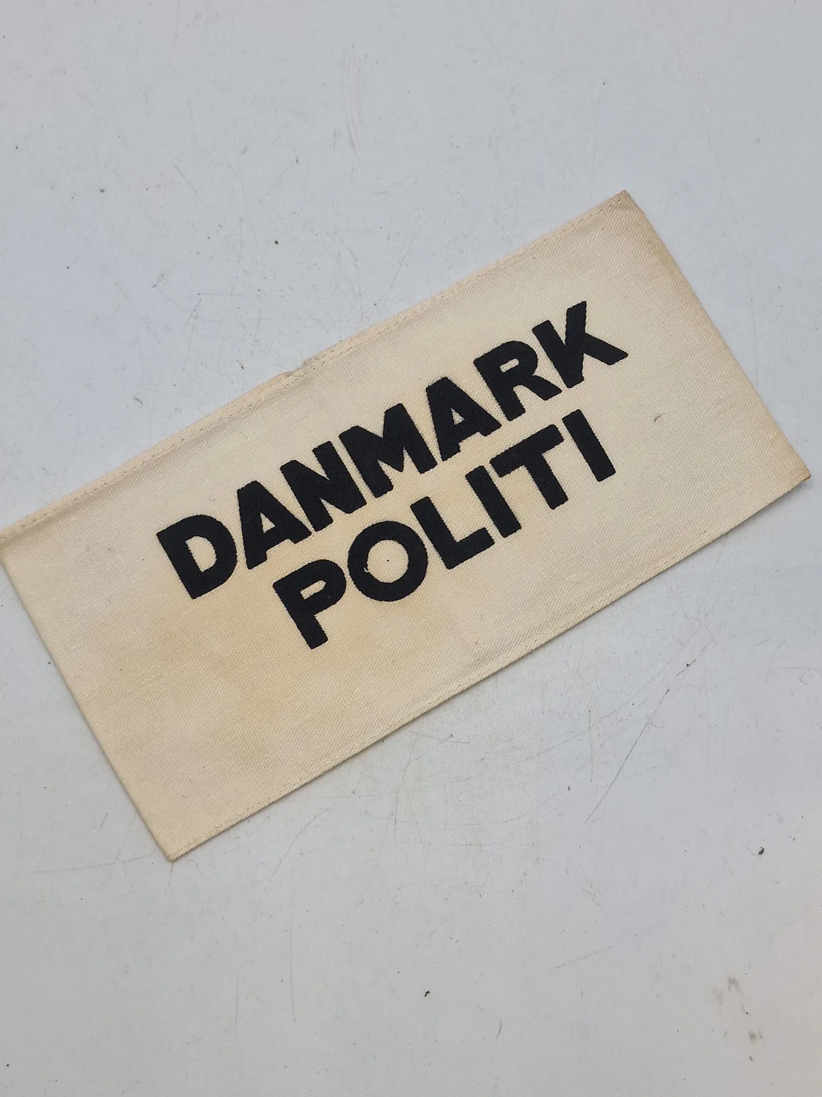 Originalt FRIHEDSKÆMPERARMBIND, NEDKASTET AF DE ENGELSKE FLYVEMASKINER UNDER BESÆTTELSEN