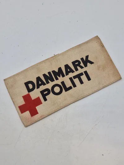 Originalt sjældent armbind anvendt lige efter krigen af det danske politis landsindsamling sammen med dansk røde kors