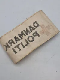 Originalt sjældent armbind anvendt lige efter krigen af det danske politis landsindsamling sammen med dansk røde kors