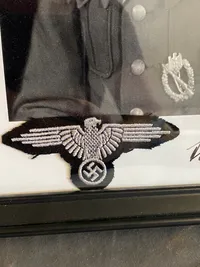 Indrammet foto af dansk SS frivillig Søren Kam med original signatur - SS ærmeørn er postwar