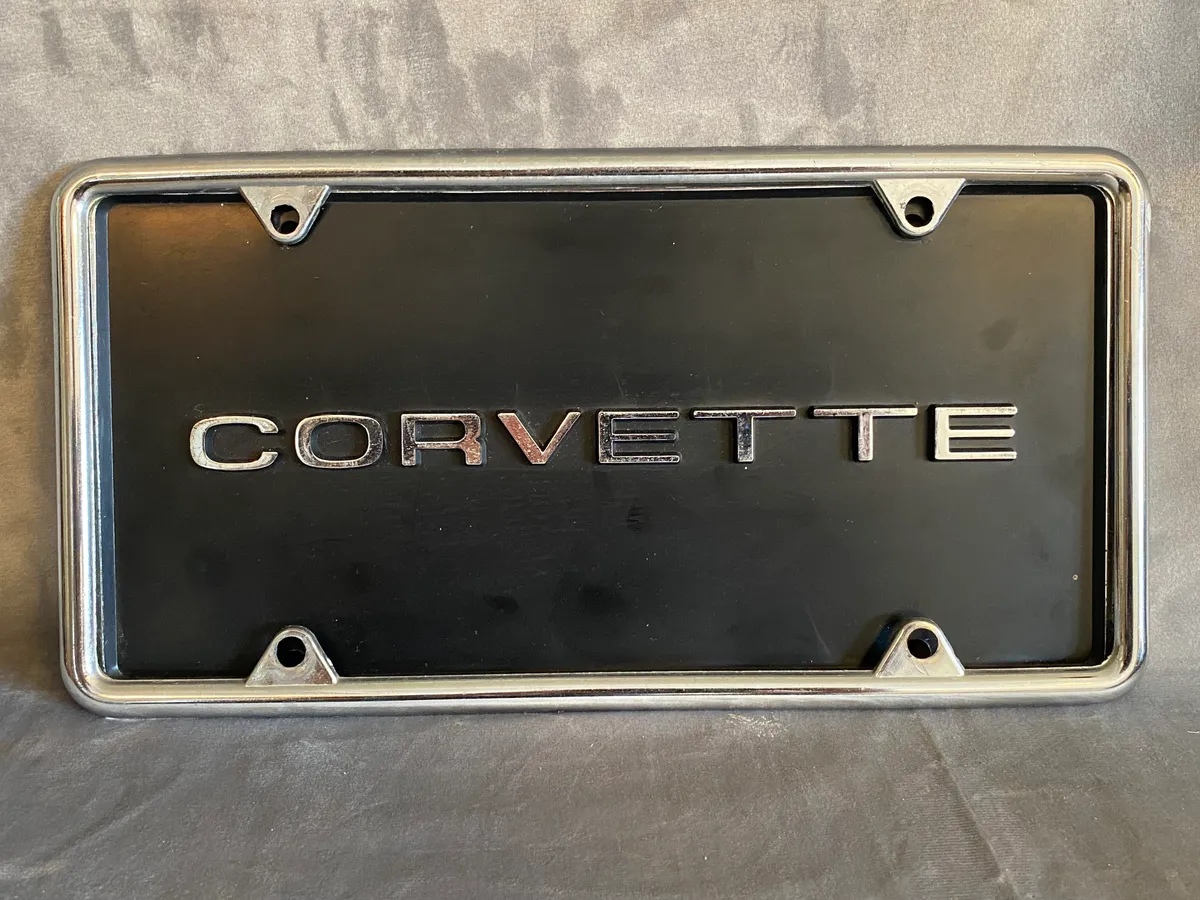 Originalt Corvette bilskilt til montering på bil