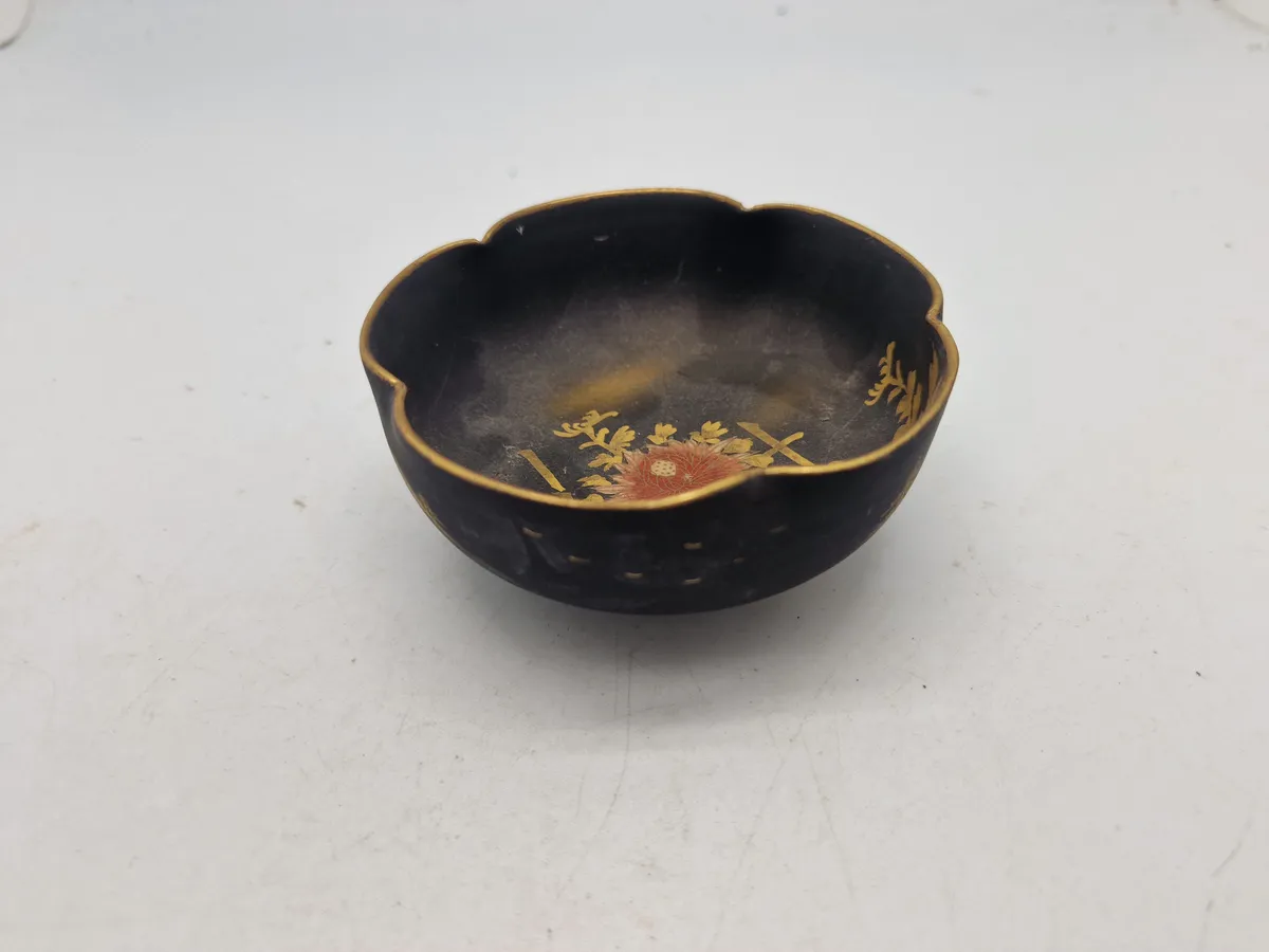 original Japansk Satsuma ware (薩摩焼, Satsuma-yaki) signeret: 薩摩