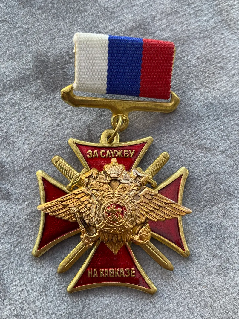 RUSSIAN FEDERATION MEDAL. RED CROSS FOR SERVICE IN THE CAUCASUS EAGLE WITH RIFLES 1st. class