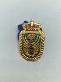 Lot diverse militære mærker mm.