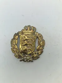 Lot diverse militære mærker mm.