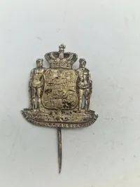 Lot diverse militære mærker mm.