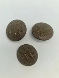 Lot diverse militære mærker mm.