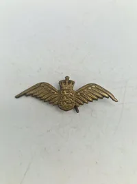 Lot diverse militære mærker mm.