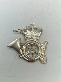 Lot diverse militære mærker mm.