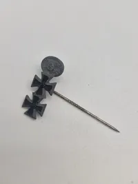Original tysk ww2 pin med bla Jernkors og sårettegn