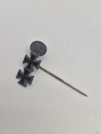 Original tysk ww2 pin med bla Jernkors og sårettegn