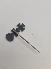 Original tysk ww2 pin med bla Jernkors og sårettegn