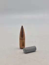 Sæt der viser fremstillingen af en patron fra bunden