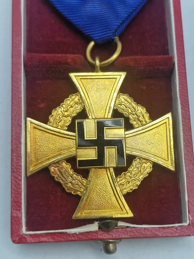 Original medalje for 40 års tro tjeneste i staten med æske