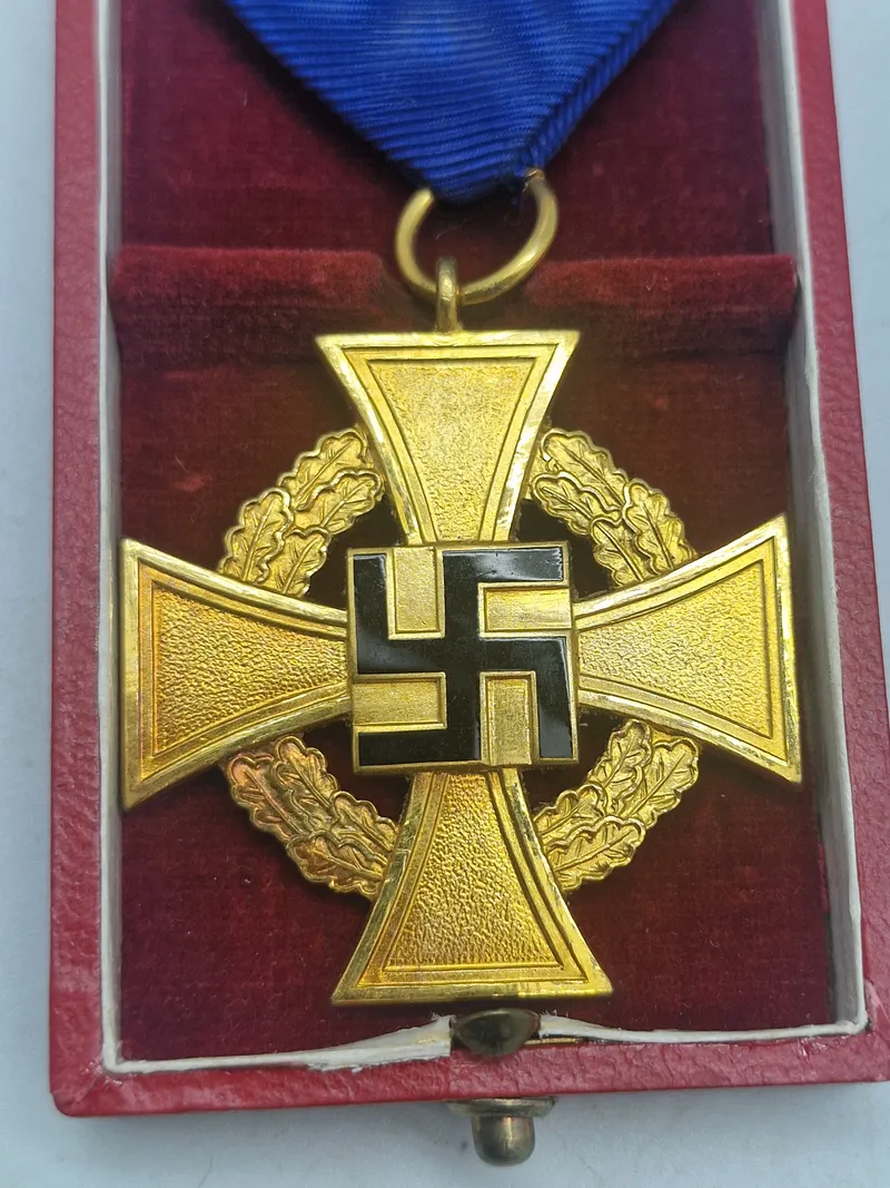 Original medalje for 40 års tro tjeneste i staten med æske