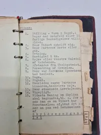 Sjælden original lommebog tilhørende mand som var politibetjent under krigen - massere af noter mm er skrevet ind