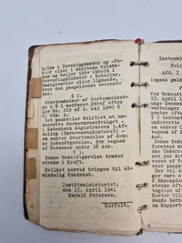 Sjælden original lommebog tilhørende mand som var politibetjent under krigen - massere af noter mm er skrevet ind