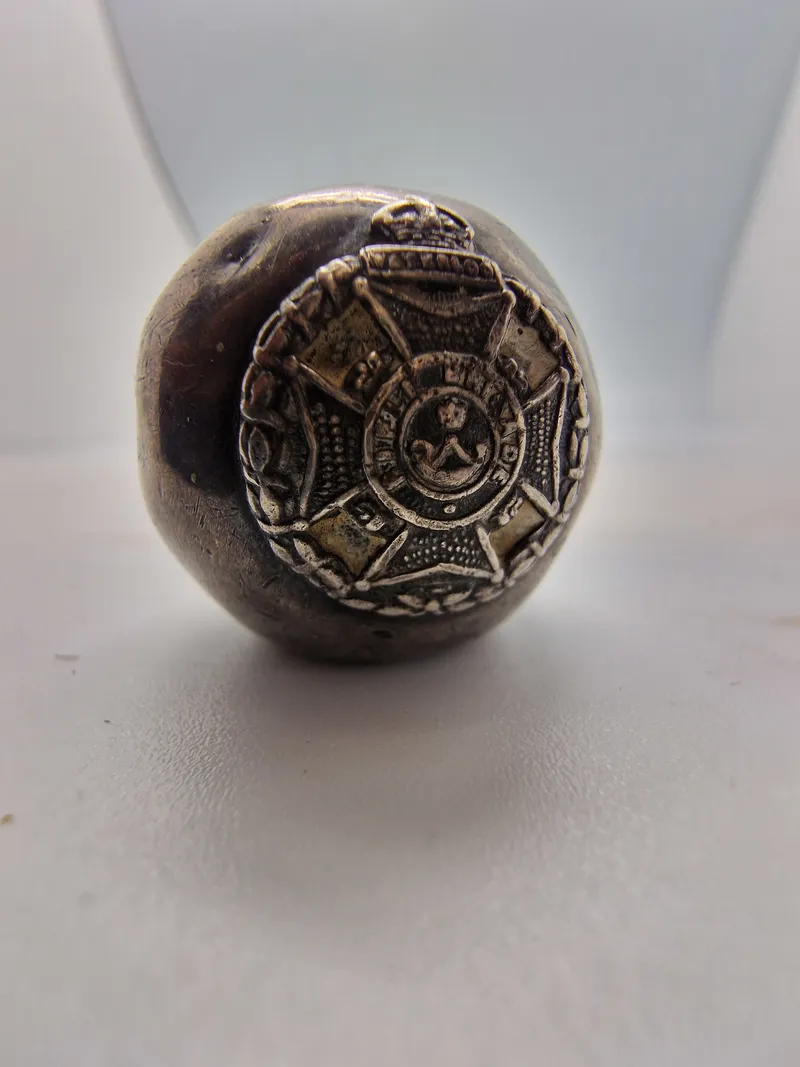Original Engelsk Første verdenskrig, Swagger Stick med hoved af Sterlingsølv fra The Rifle Brigade (The Prince Consort's Own) sølvstemplet Birmingham 1917
