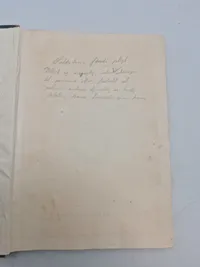 Original lærebog for hærens menige & diverse papirer på rekrut liggende i Vordingborg