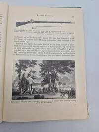 Original lærebog for hærens menige & diverse papirer på rekrut liggende i Vordingborg