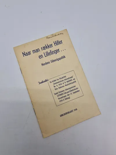 Originalt hæfte “Naar man rækker Hitler en lillefinger”