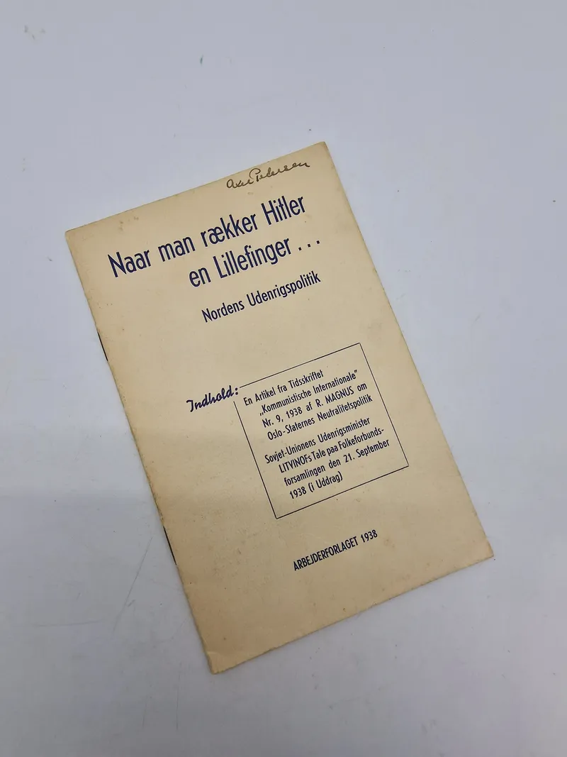 Originalt hæfte “Naar man rækker Hitler en lillefinger”