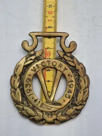 Original horse brass med skriften Victory 1939-1945