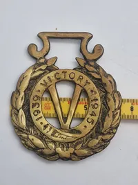 Original horse brass med skriften Victory 1939-1945