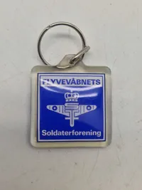 Lot militære nøgleringe og oplukker