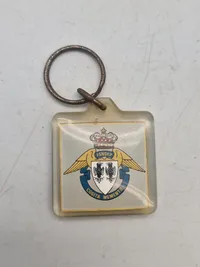 Lot militære nøgleringe og oplukker