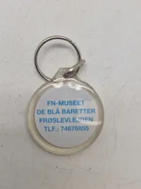 Lot militære nøgleringe og oplukker