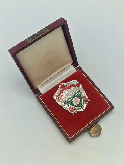 USSR tank badge 1941-1945 med æske