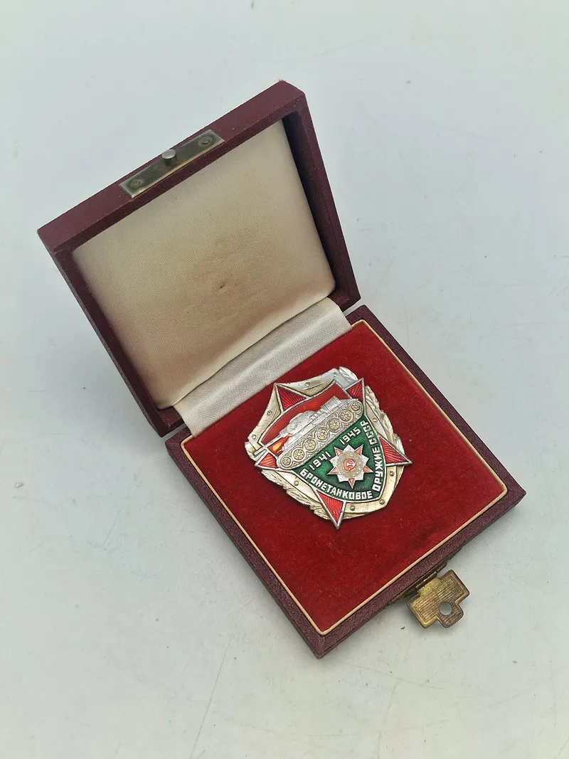 USSR tank badge 1941-1945 med æske