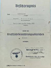 Originalt tysk kraftfahrbewährungsabzeichen i bronze. Bemærk at det er tildelt i 1945