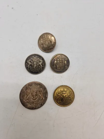 Samling originale Adelsknapper