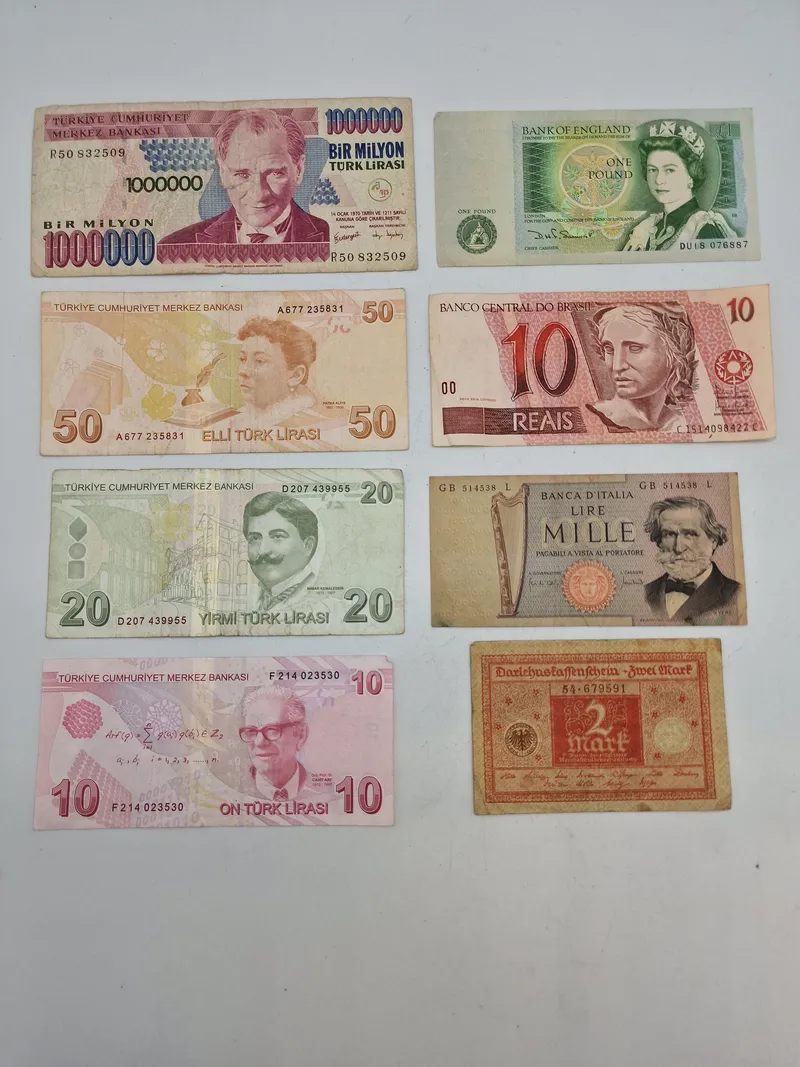 Samling diverse pengesedler