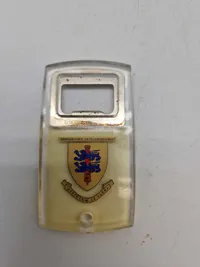 Samling oplukkere med militære logoer