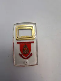 Oplukkere med militære logoer