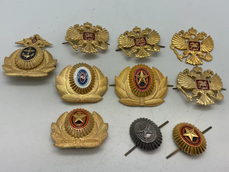 Lot originale russiske kasket mærker