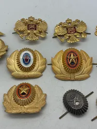 Lot originale russiske kasket mærker