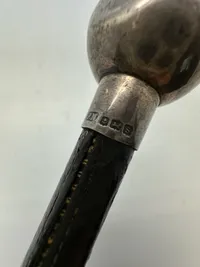 Original Engelsk Første verdenskrig, Swagger Stick med hoved af Sterlingsølv fra The Rifle Brigade (The Prince Consort's Own) sølvstemplet Birmingham 1917