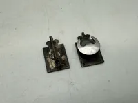 To stk originale Georg Jensen kongemærker af sterlingsølv