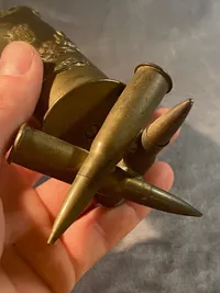 Sjælden original “trench art” opsats lavet af fransk Hotkiss hylster og Lebel patroner - med teksten Verdun