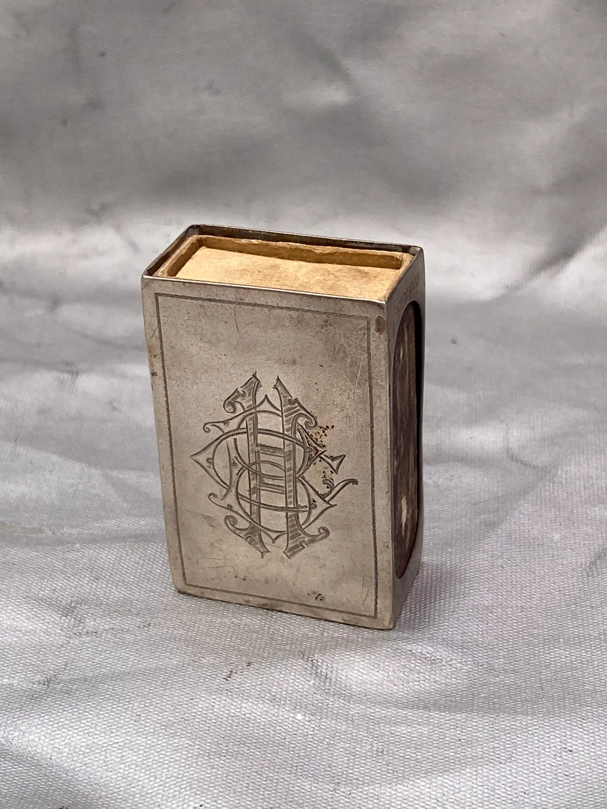 Tændstiksæske holder med monogram