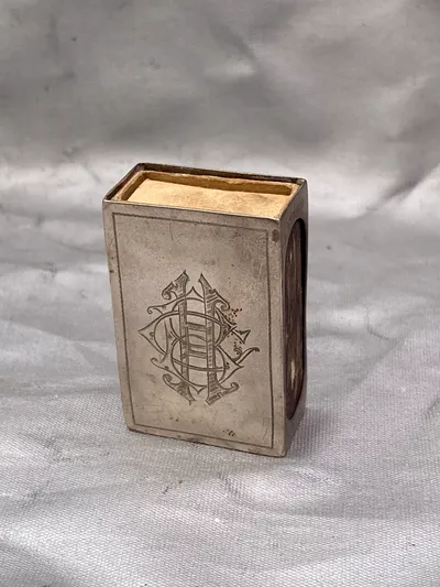 Tændstiksæske holder med monogram