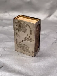 Tændstiksæske holder med monogram
