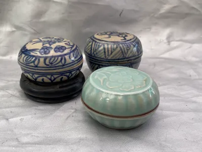 Lot originalt japansk porcelæn