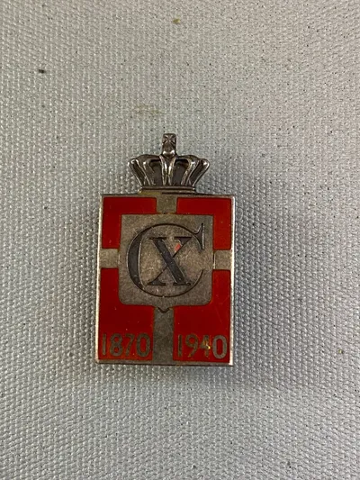 Originalt kongemærke designet af Georg Jensen