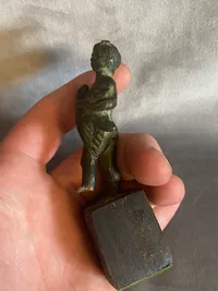 Sjælden original græsk figur fra det antikke Grækenland - monteret på træfod