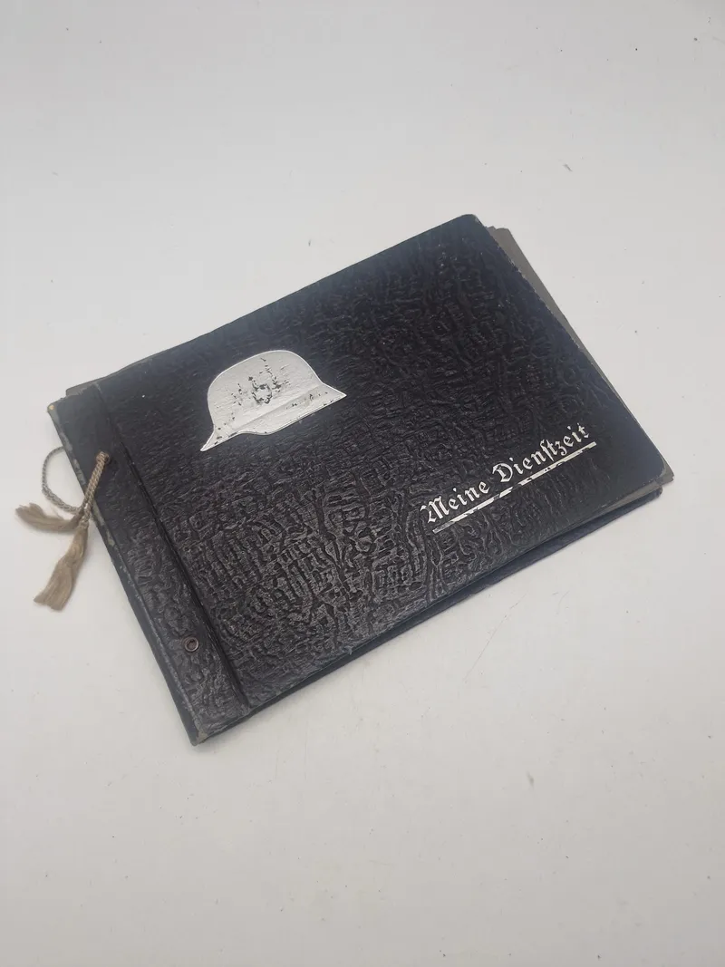 Originalt tysk fotoalbum med primært HitlerJugend og billeder fra Holland